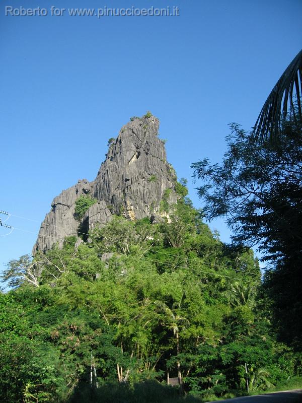 21-rocce di Linderalique presso hienghene.JPG